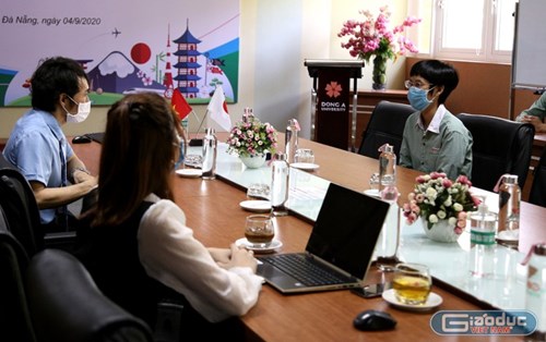 Sinh viên được doanh nghiệp nước ngoài tuyển dụng qua hình thức trực tuyến